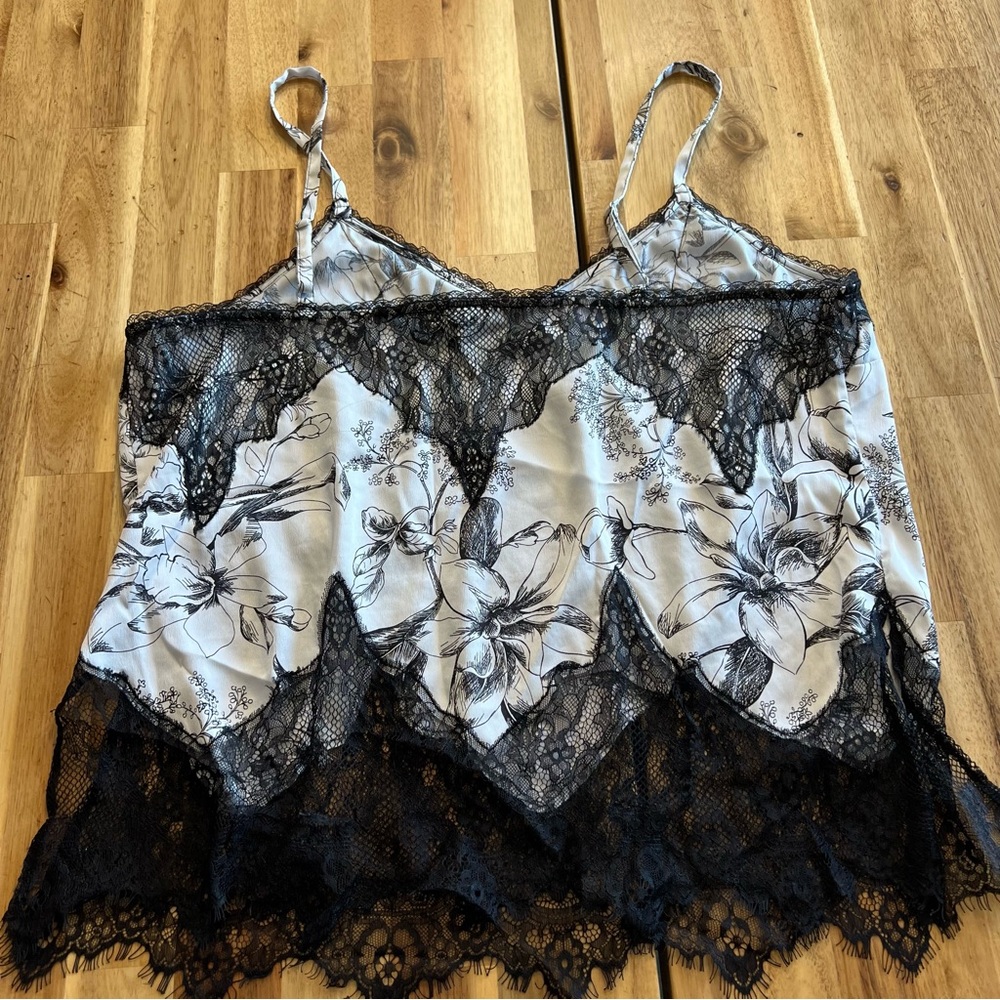 White House Black Market Floral Lace Cami Top Size Large - Picture 4 of 5